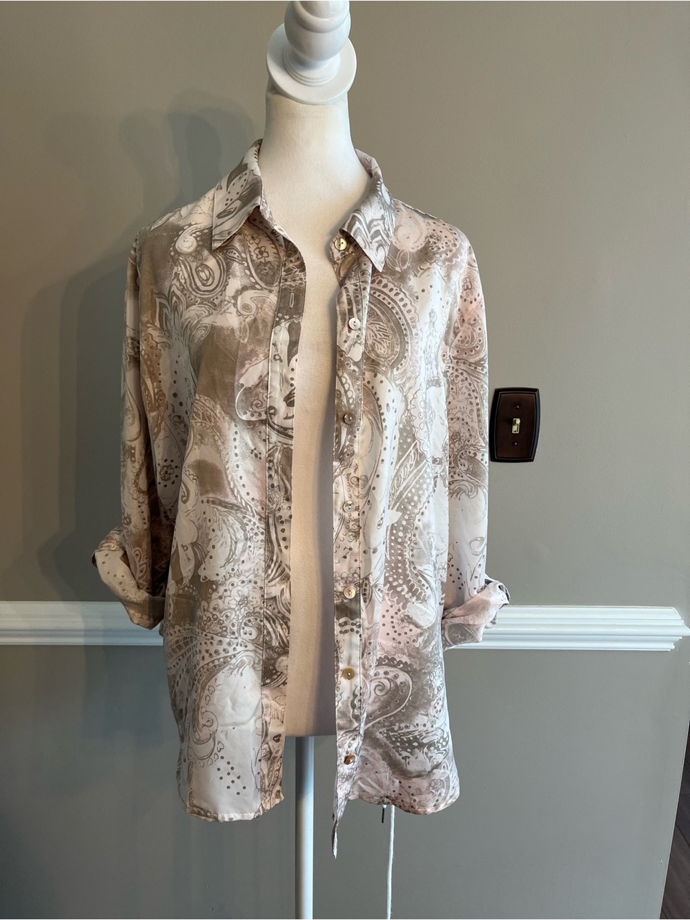 Chico's Relaxed Taupe Paisley Button-Up Blouse